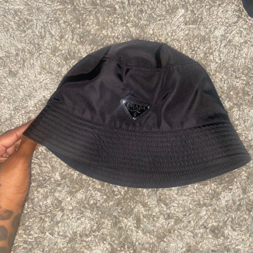PRADA BUCKET HAT